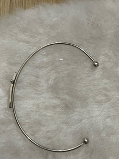 Bracciale rigido in acciaio con croce