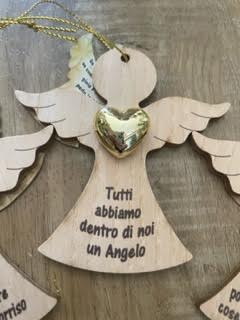 Angelo dal cuore d'oro in legno