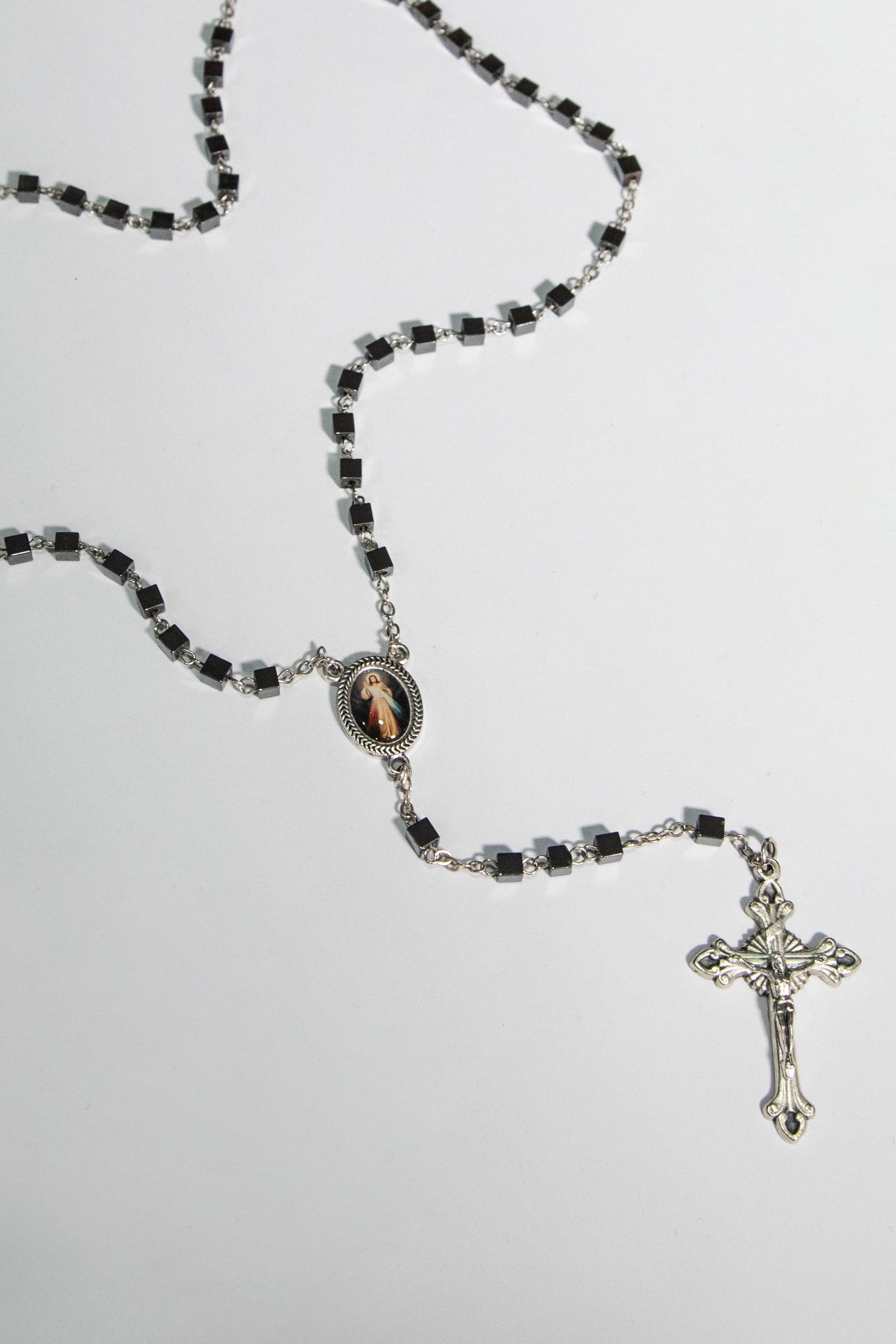 Corona rosario con grani tondi 6 mm color ematite - Magnificat